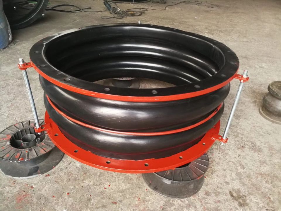 2 圓形雙球體橡膠補(bǔ)償器.jpg