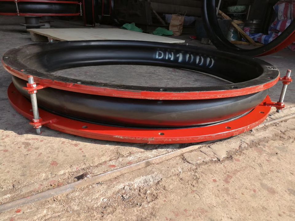 5 圓形單波橡膠補(bǔ)償器.jpg